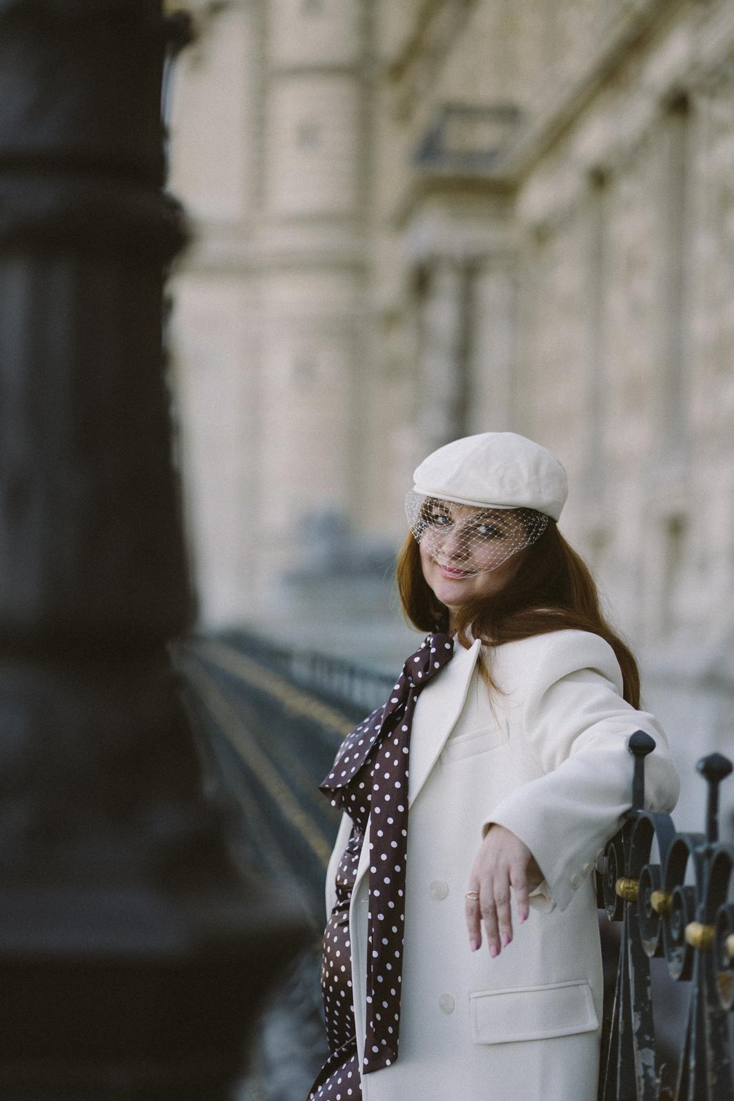 Oksana Katerynych, béret, étole en fourrure